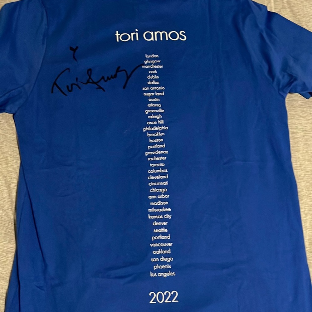 Tori Amos signed concert shirt 2022 size Medium Autographed
